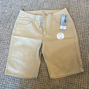 Riders by Lee mid rise Bermuda shorts. Size 14, instantly slimming.